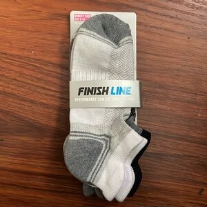 New Finishline performance low cut socks - 3 pack Women’s sz 5-10 various colors